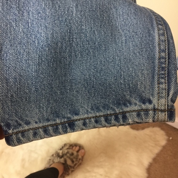 [Levi’s] Women’s High Rise Light Wash Mom Jeans - Picture 5 of 8